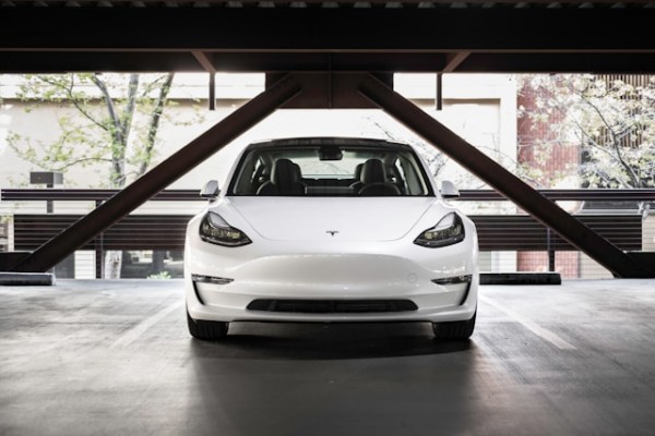 Baltijas valstīs atklāts pirmais Tesla tirdzniecības un servisa centrs
