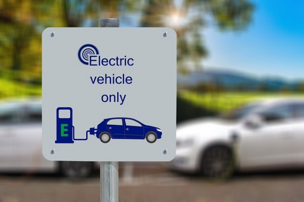 Elektroauto uzlādes staciju tīklu Latvijā papildinās vēl viens - Eleport