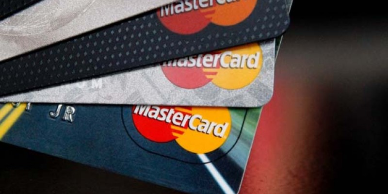 Liela daļa SEB bankas karšu iegūst bezkontakta norēķinu funkciju