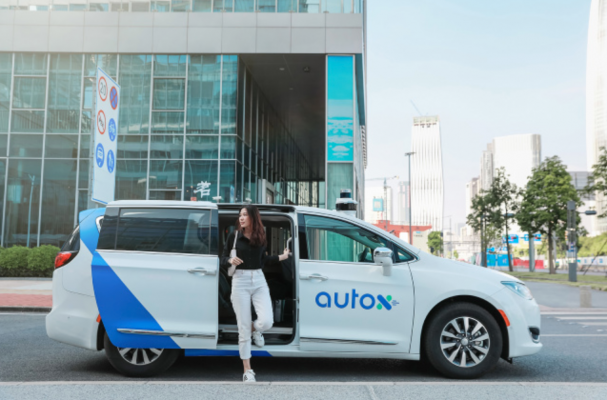 Ķīnas pilsētas Šeņdženas ielās izbrauc pilnībā autonomi taksometri