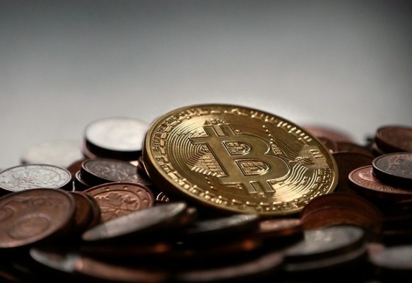 Valstis aktīvi pēta iespēju ieviest savas centralizētas digitālās valūtas