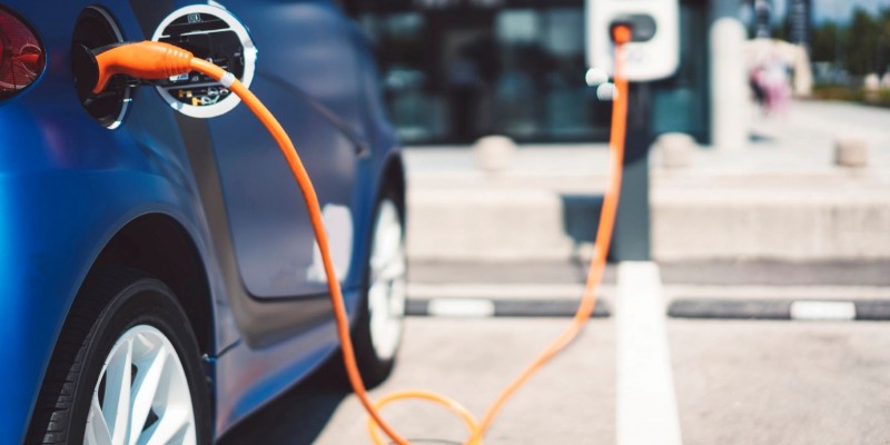 Desmit gadu laikā elektroauto skaitam Latvijā jāsasniedz 18 000 