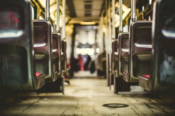 Drīzumā Rīgas Satiksmes transportā braucienu varēs reģistrēt ar koda biļetēm 
