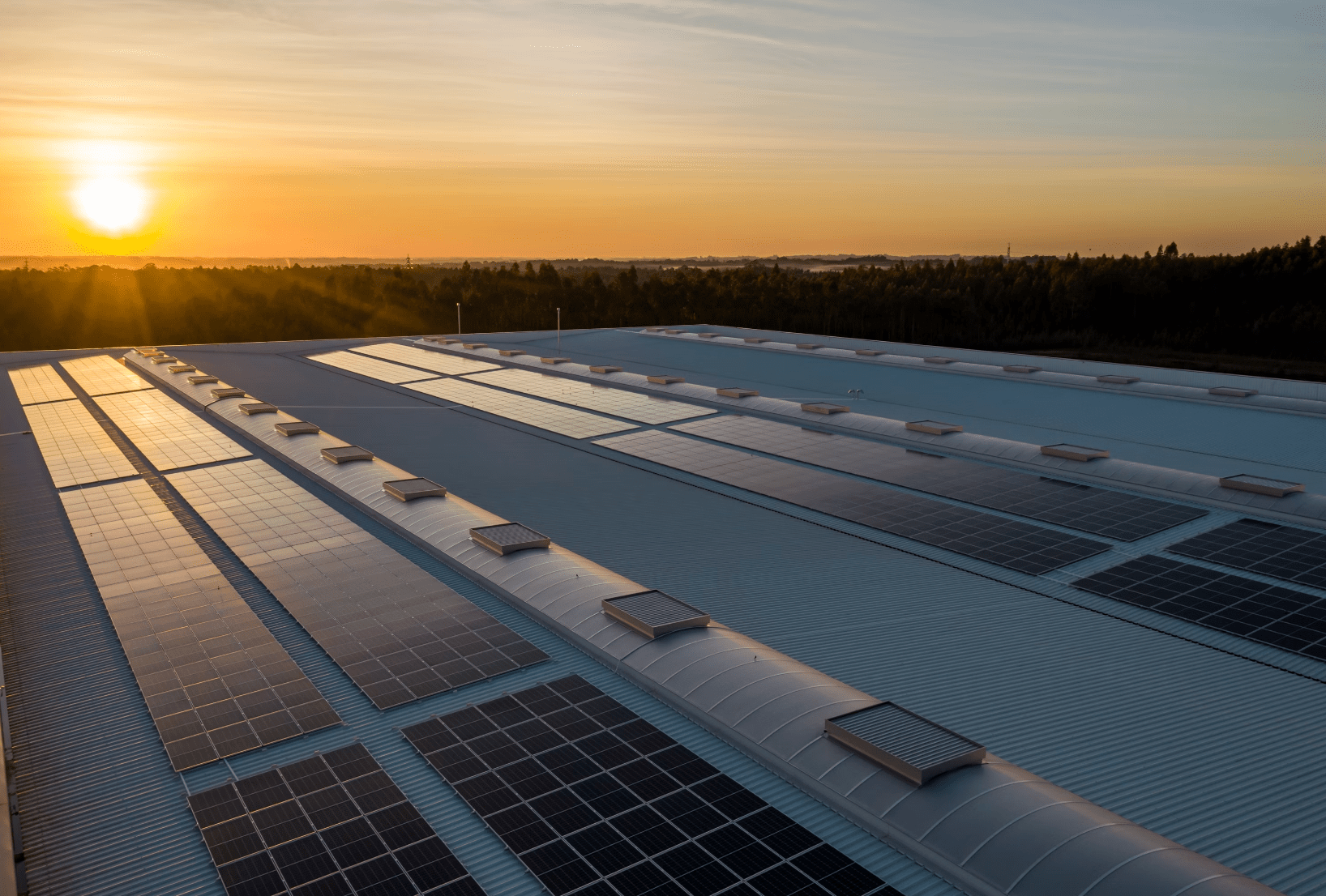 Maijā trīskāršojies saules paneļu saražotās elektroenerģijas apjoms